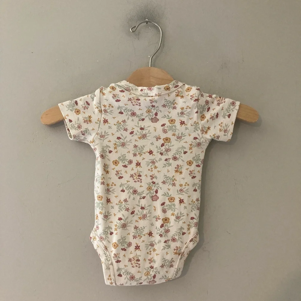 $11‎ ADD ON colored organics floral onesie 0-3M Zara Kyte Baby Hanna Andersson